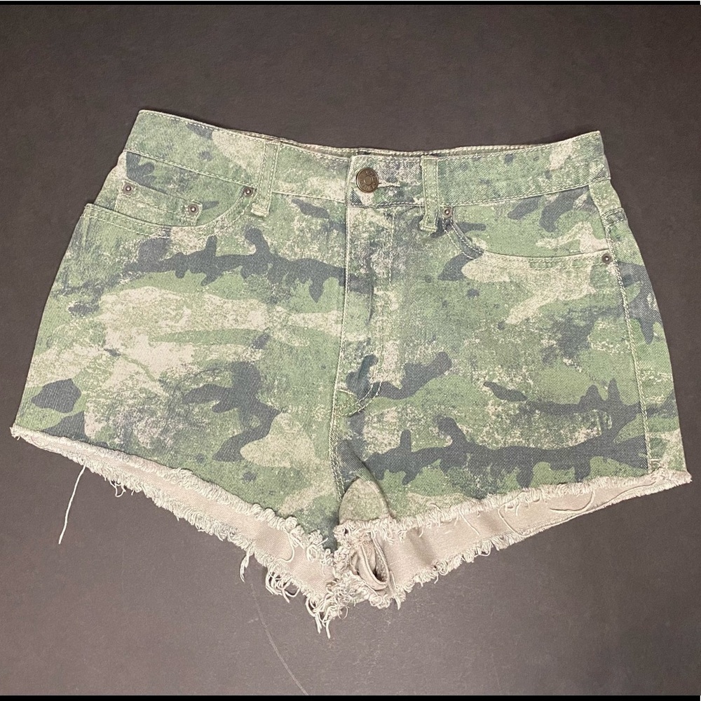 BDG Urban Outfitters Camo Dree High Rise Jean Denim Shorts 28 cutoff - Picture 3 of 7